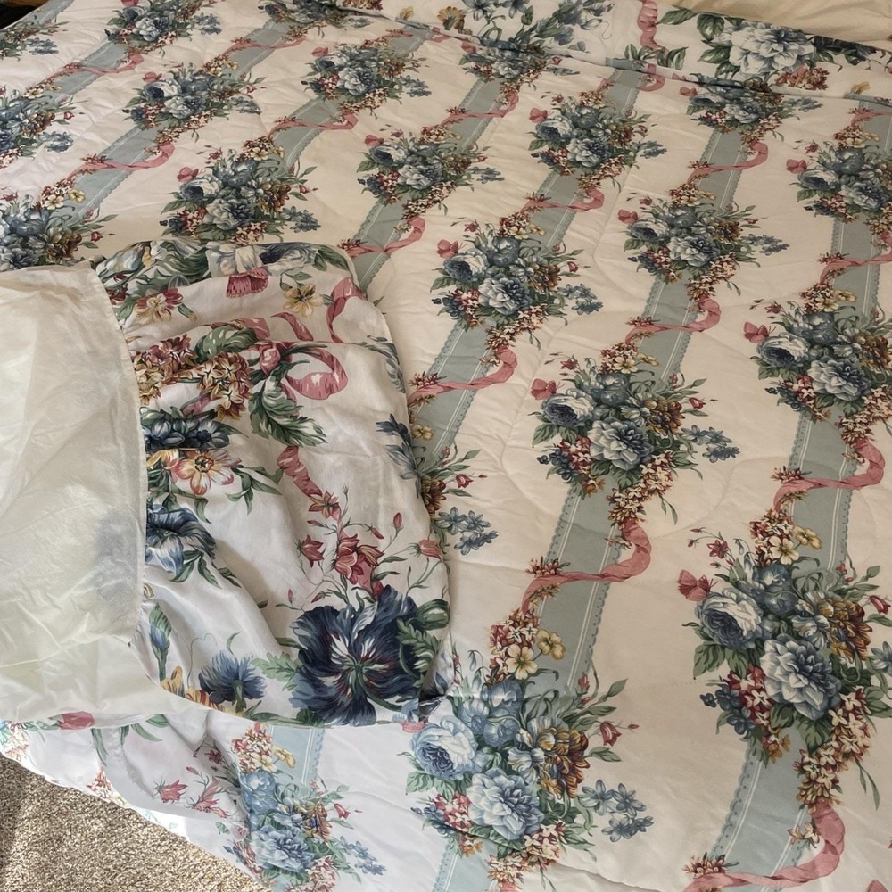 Vtg Floral Quilted Comforter & Bedskirt Size Full Reversible Ribbon Shabby Chic